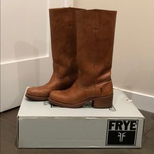 Frye Iconic 14L Campus Boot in Saddle, Size 7.5M